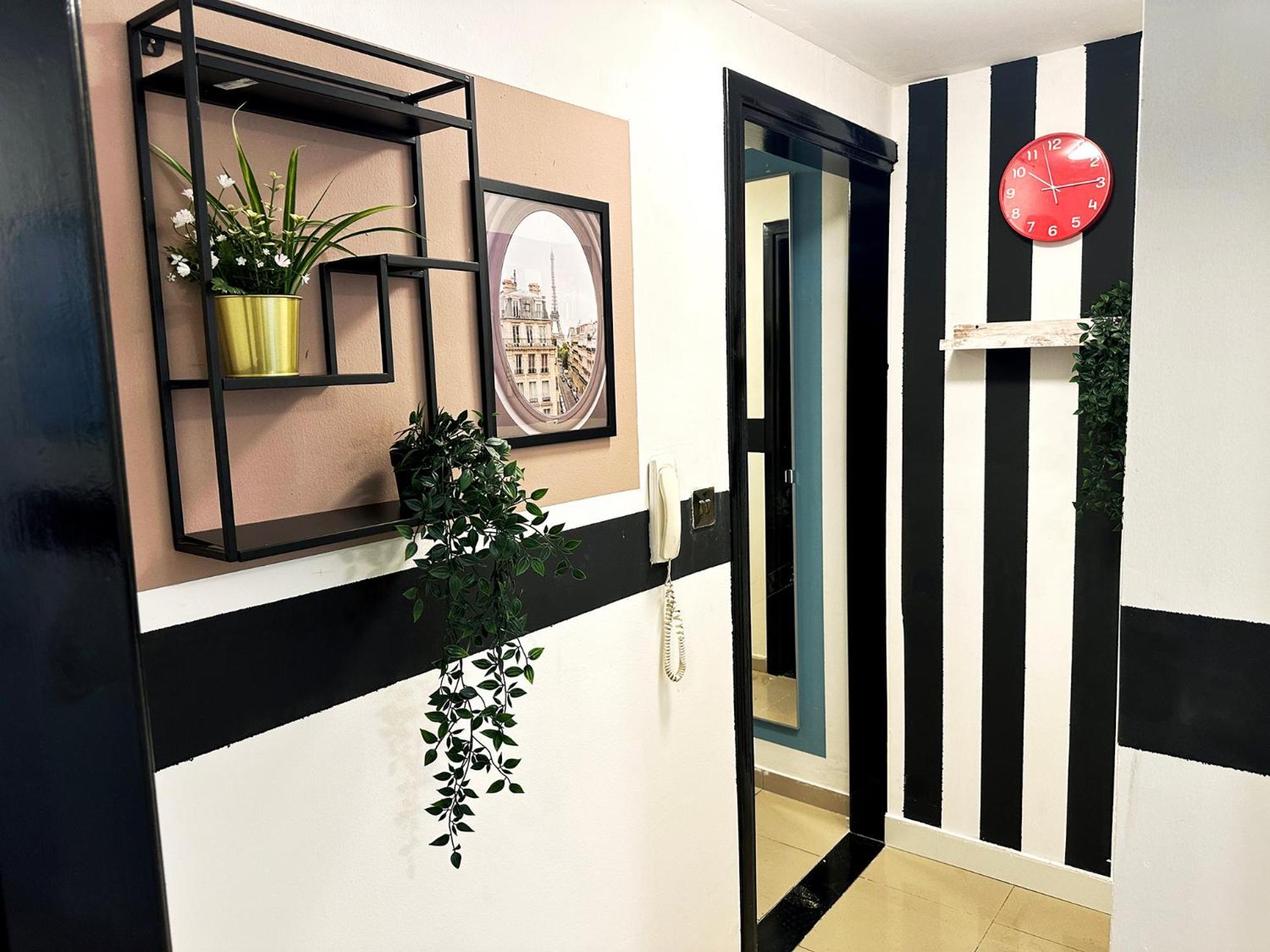 Homestay Blissful Partition In Bur Near Burjuman Metro Dubai