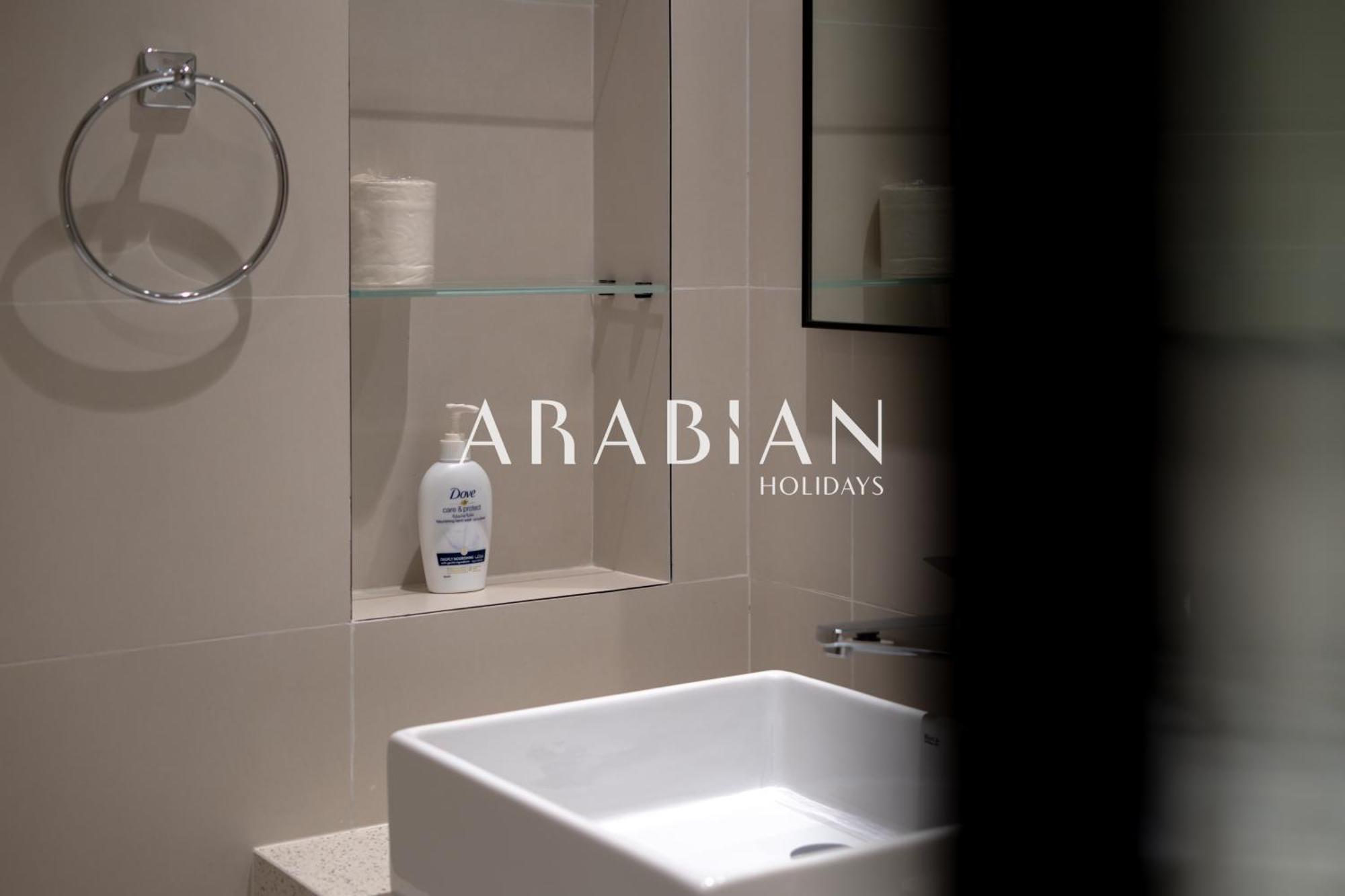 Stunning Chic 2br With Amazing Views Harbour * Dubai