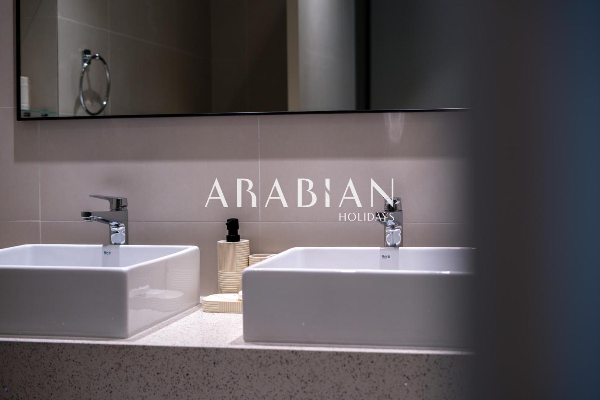 Stunning Chic 2br With Amazing Views Harbour * Dubai