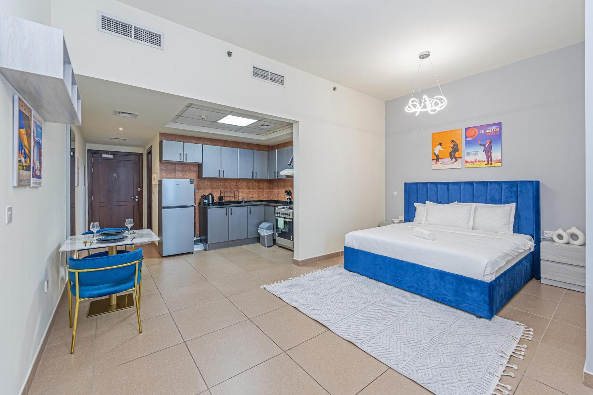 Savis Homes Iconic In Prime Location Apartment *