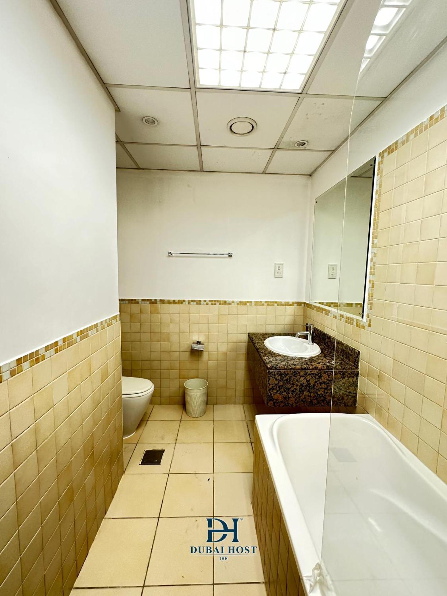Host - Beach Jbr Hostel Dubai