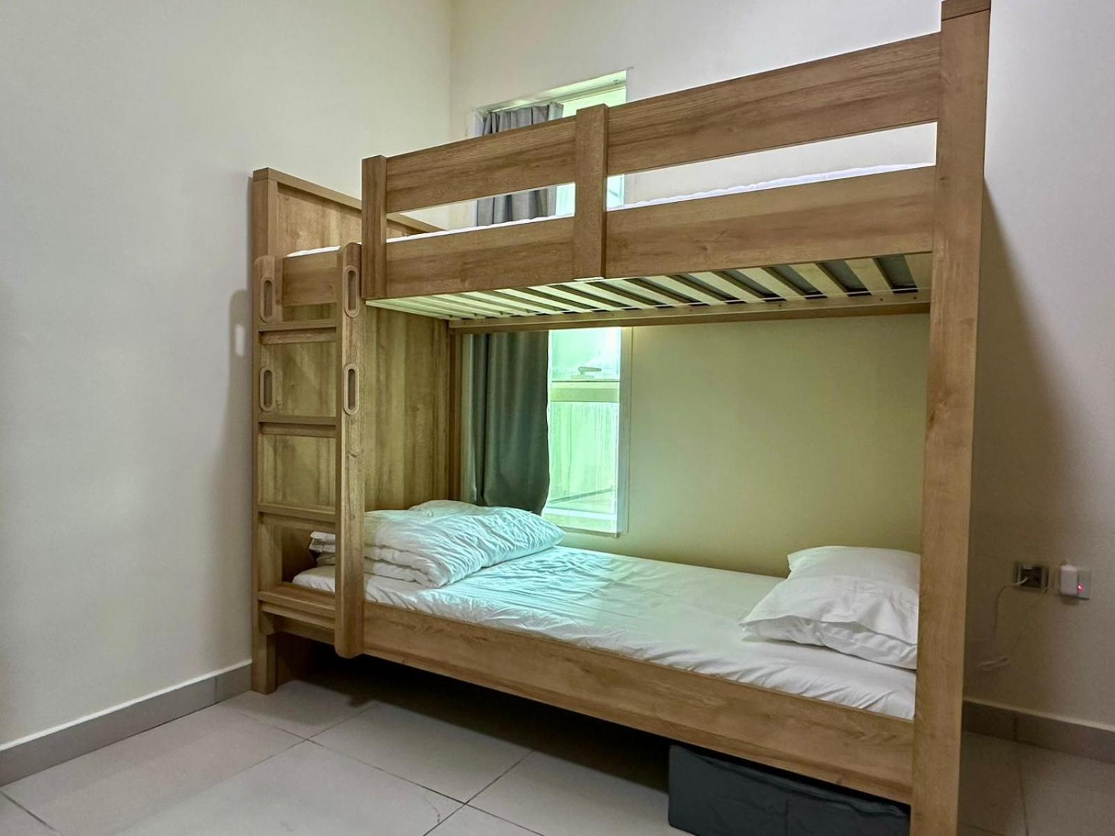 Dhostels - Marina Palm View Dubai