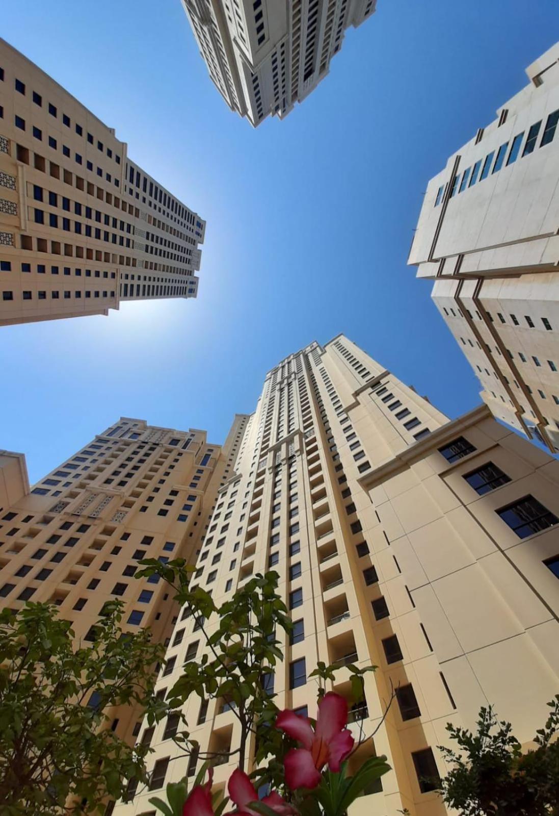Marina View Luxury Condo: Spacious 2bd Steps From Jbr Dubai