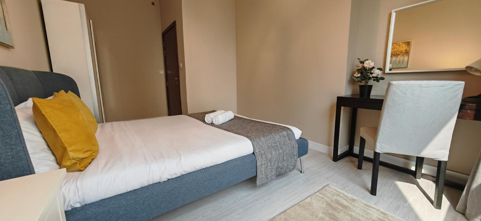 Marina View Luxury Condo: Spacious 2bd Steps From Jbr Apartamento *