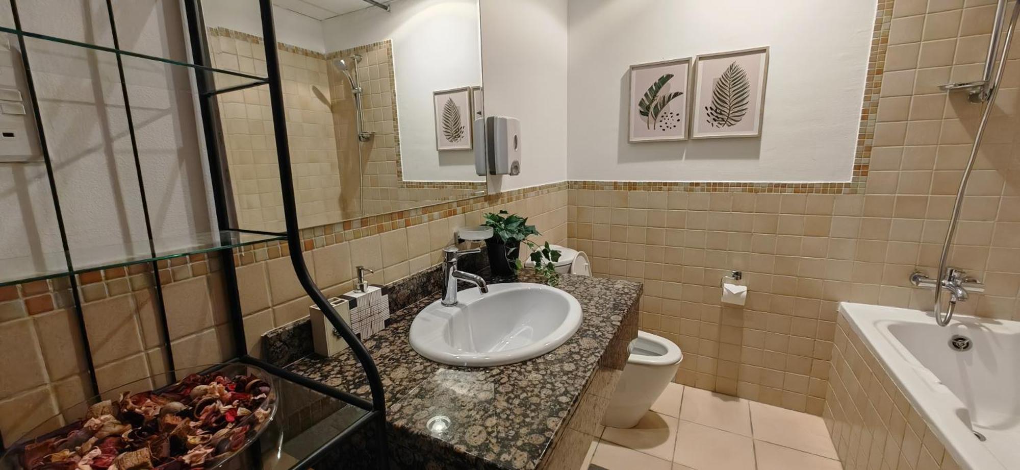 Apartamento Marina View Luxury Condo: Spacious 2bd Steps From Jbr *
