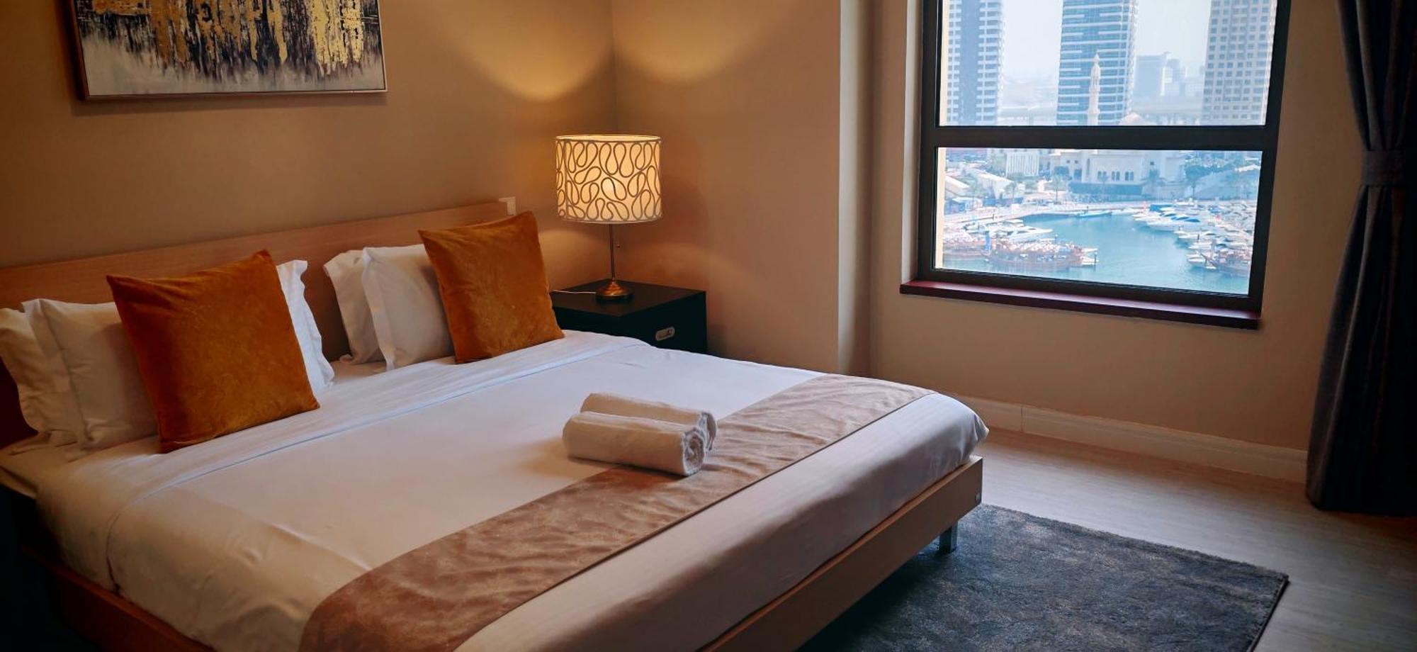Marina View Luxury Condo: Spacious 2bd Steps From Jbr *