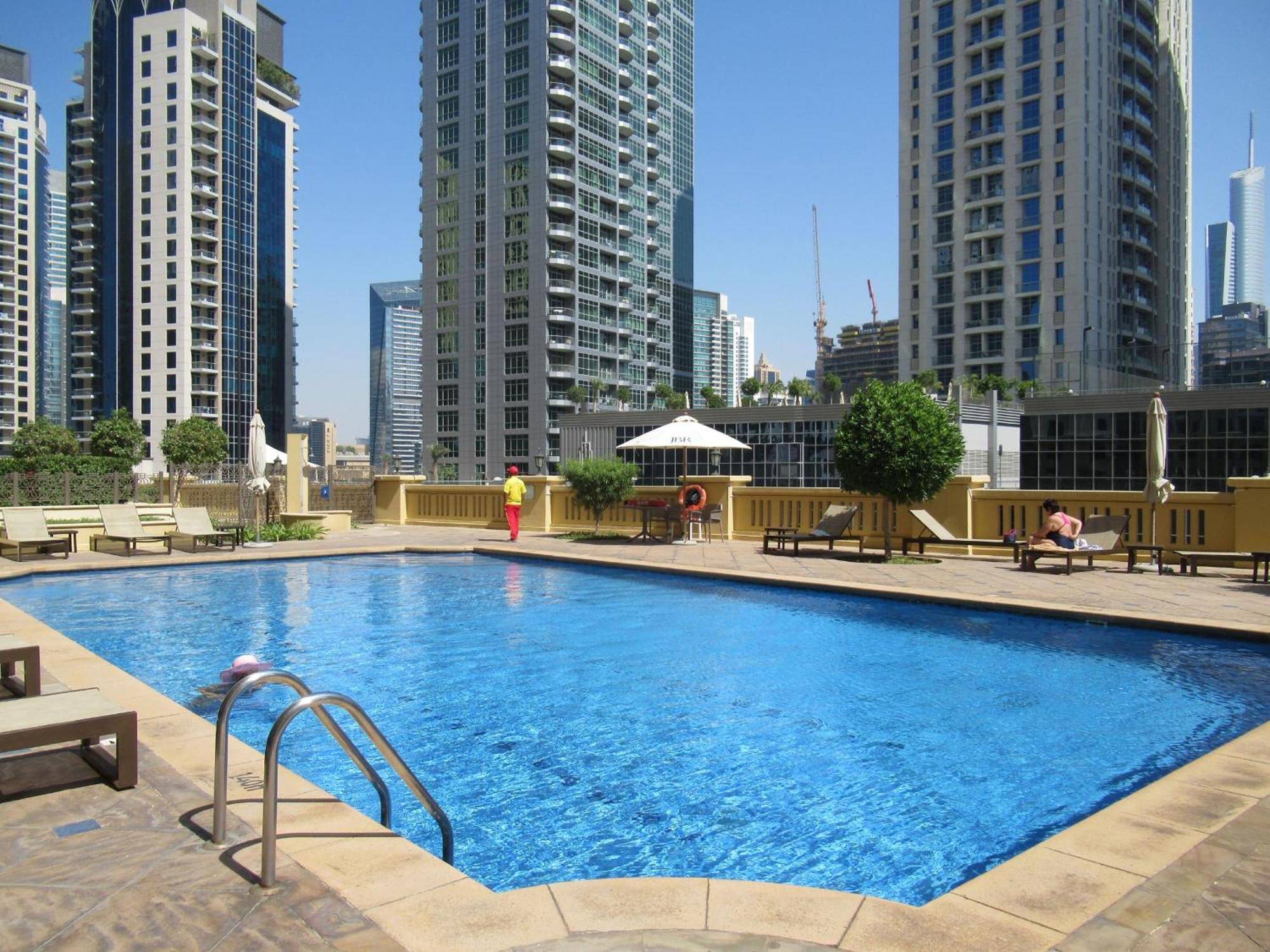 Marina View Luxury Condo: Spacious 2bd Steps From Jbr Dubai