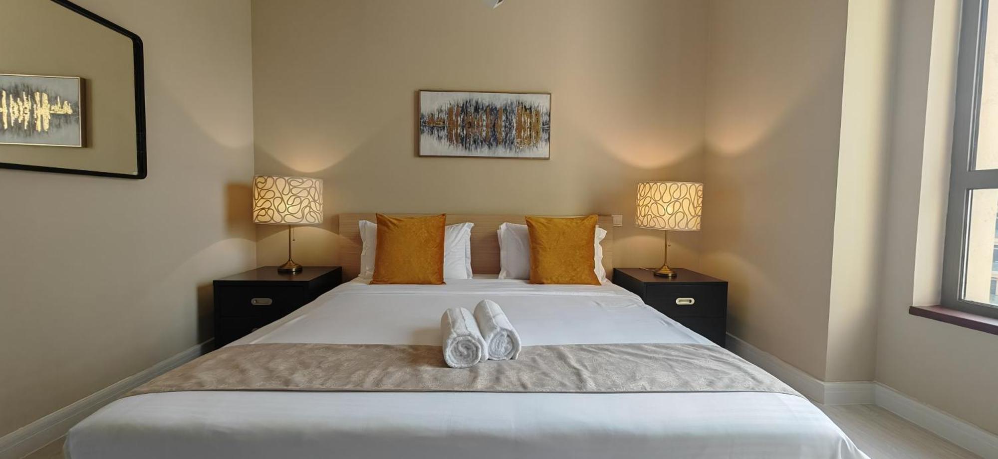 Marina View Luxury Condo: Spacious 2bd Steps From Jbr *