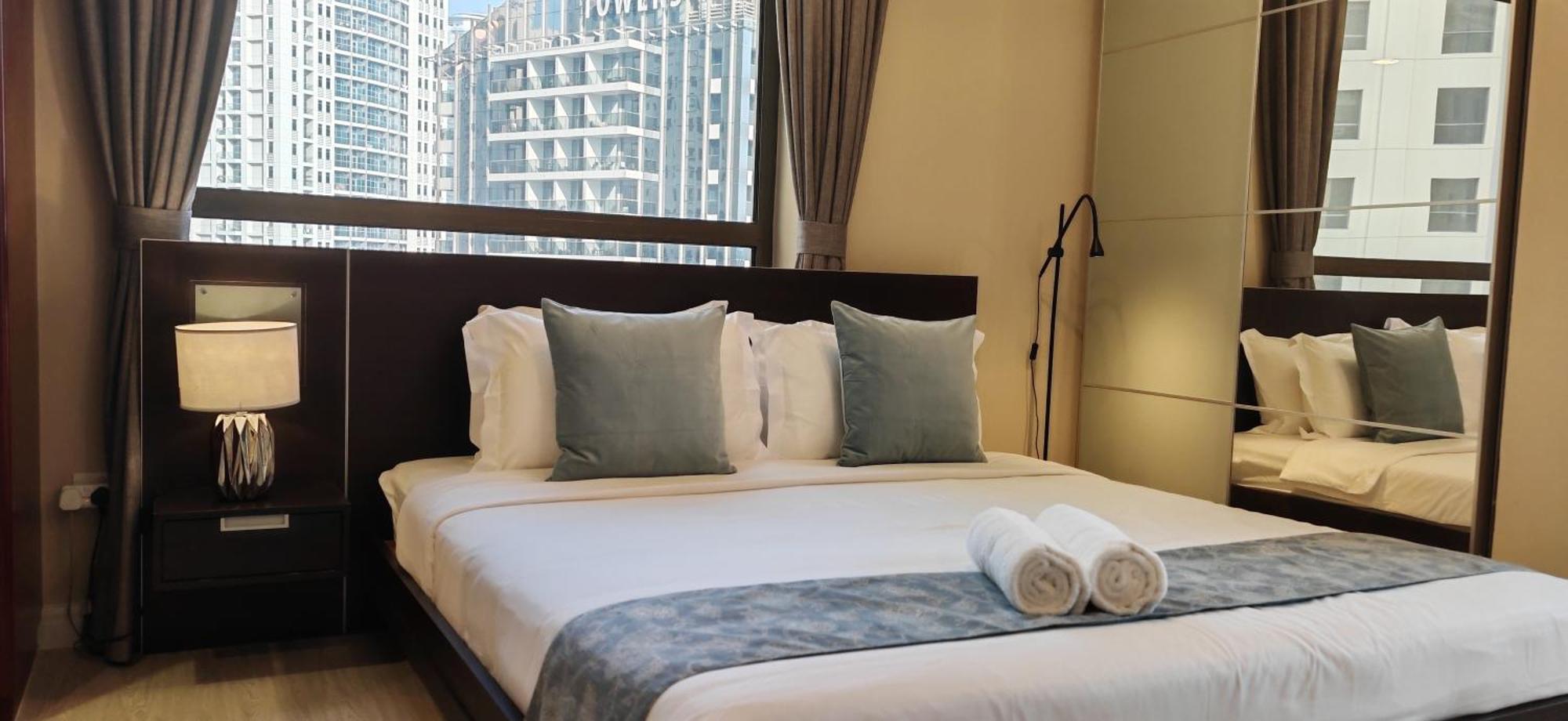 Marina View Luxury Condo: Spacious 2bd Steps From Jbr * Dubai