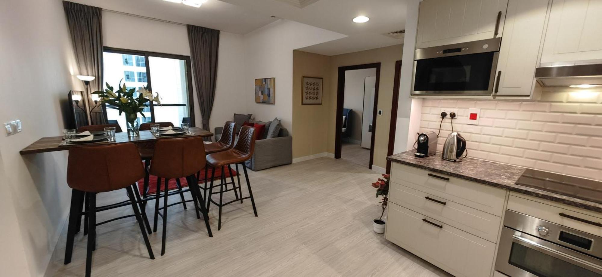 Marina View Luxury Condo: Spacious 2bd Steps From Jbr Apartamento *