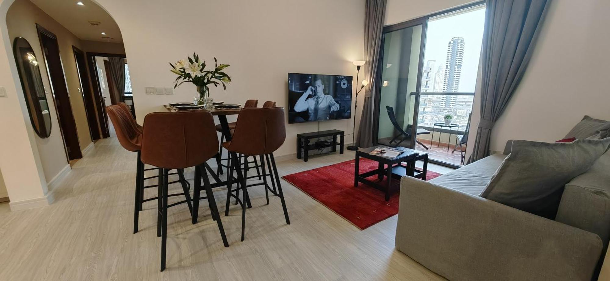 Marina View Luxury Condo: Spacious 2bd Steps From Jbr Apartamento Dubai