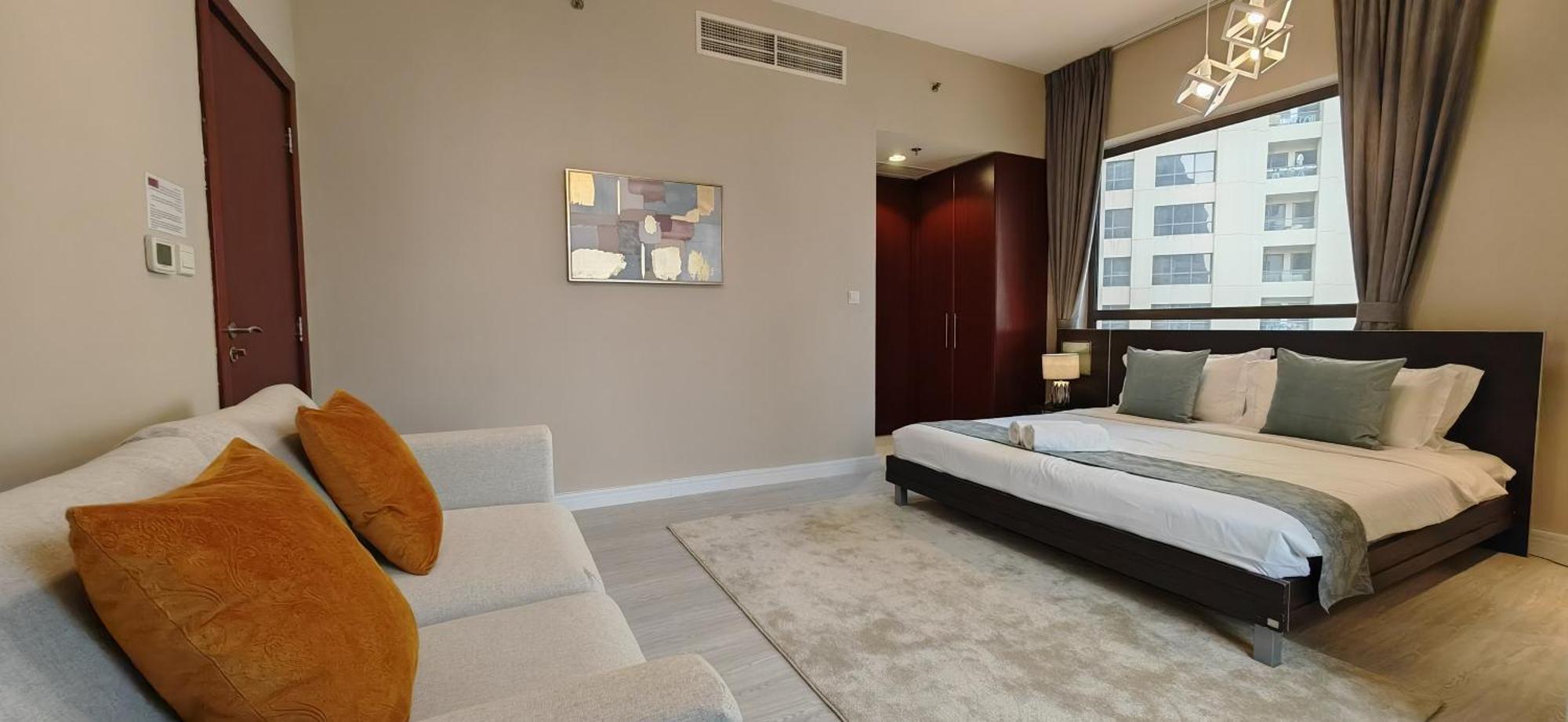Apartamento Marina View Luxury Condo: Spacious 2bd Steps From Jbr Dubai