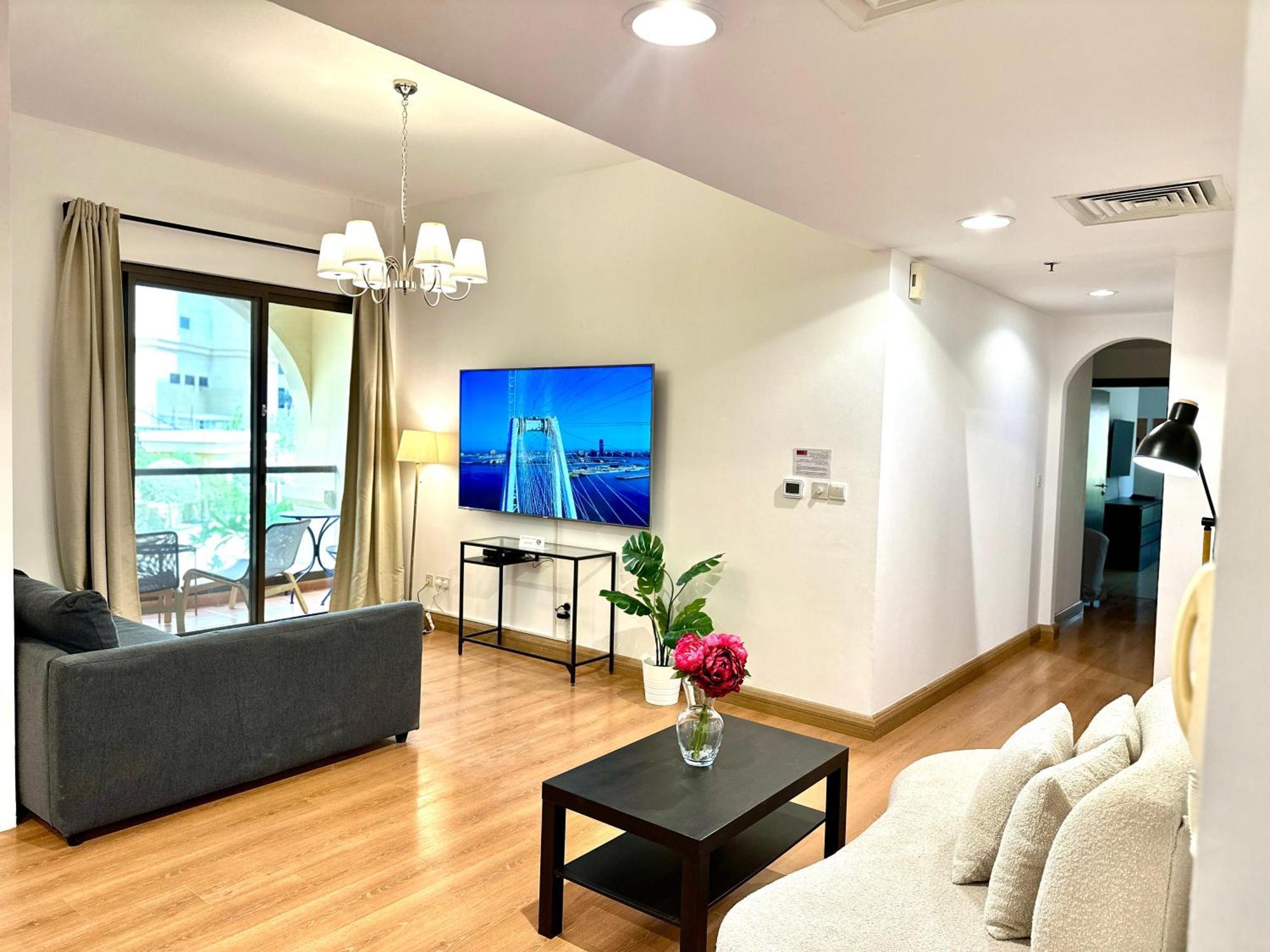 Apartment Beautiful 2br & 4br On Jbr Beach, Walking Distance To Bluewaters Island - By Sunkissed Homes Dubai