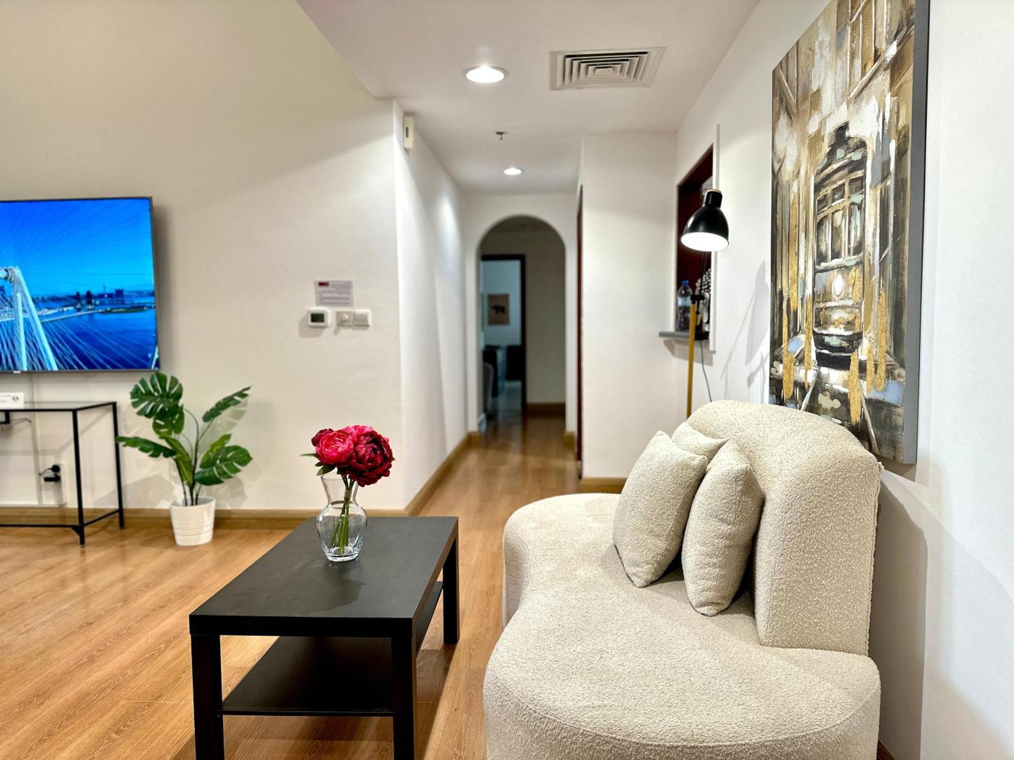 Beautiful 2br & 4br On Jbr Beach, Walking Distance To Bluewaters Island - By Sunkissed Homes Apartment *