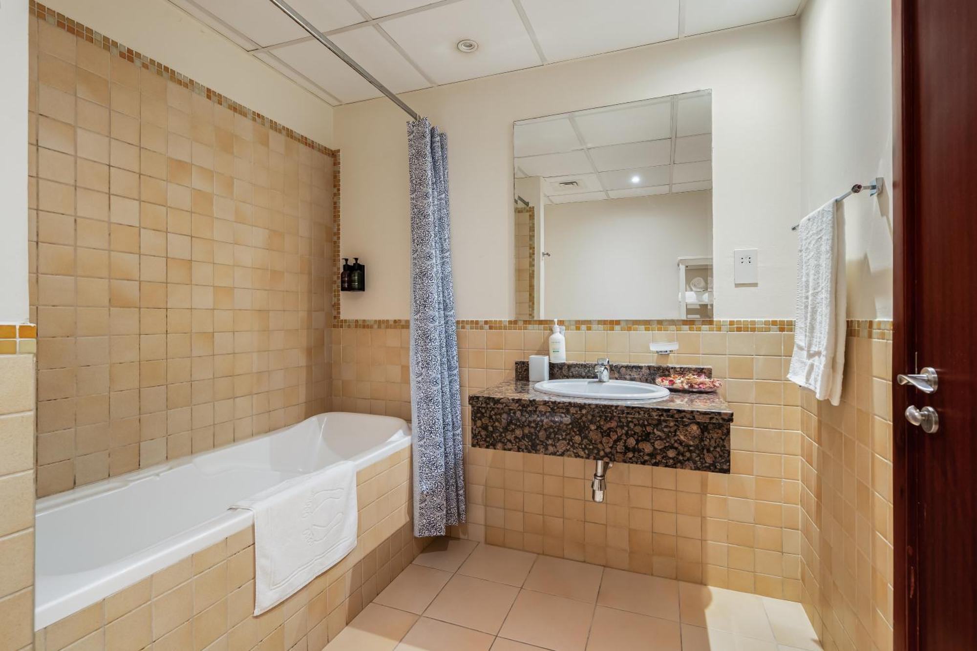 Apartment Beautiful 2br & 4br On Jbr Beach, Walking Distance To Bluewaters Island - By Sunkissed Homes *