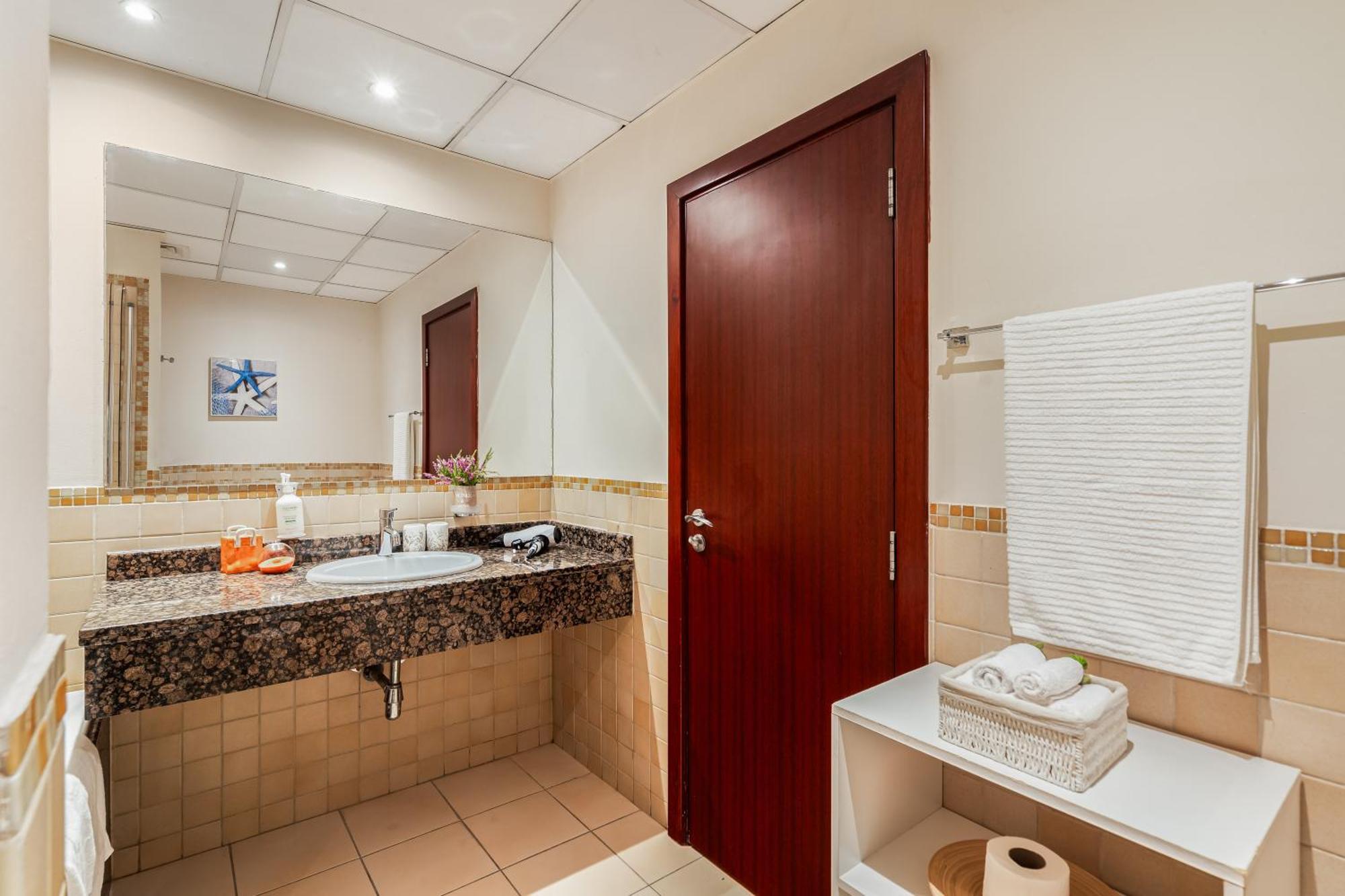 Beautiful 2br & 4br On Jbr Beach, Walking Distance To Bluewaters Island - By Sunkissed Homes Apartment Dubai