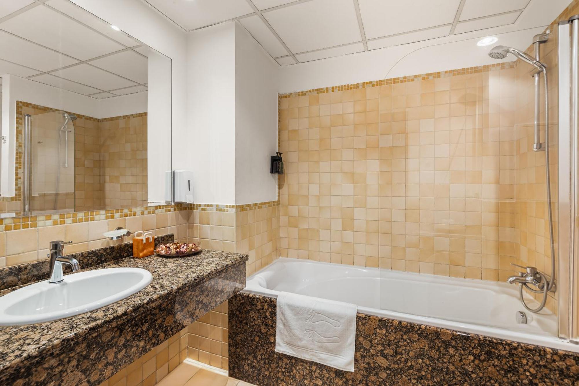 Beautiful 2br & 4br On Jbr Beach, Walking Distance To Bluewaters Island - By Sunkissed Homes