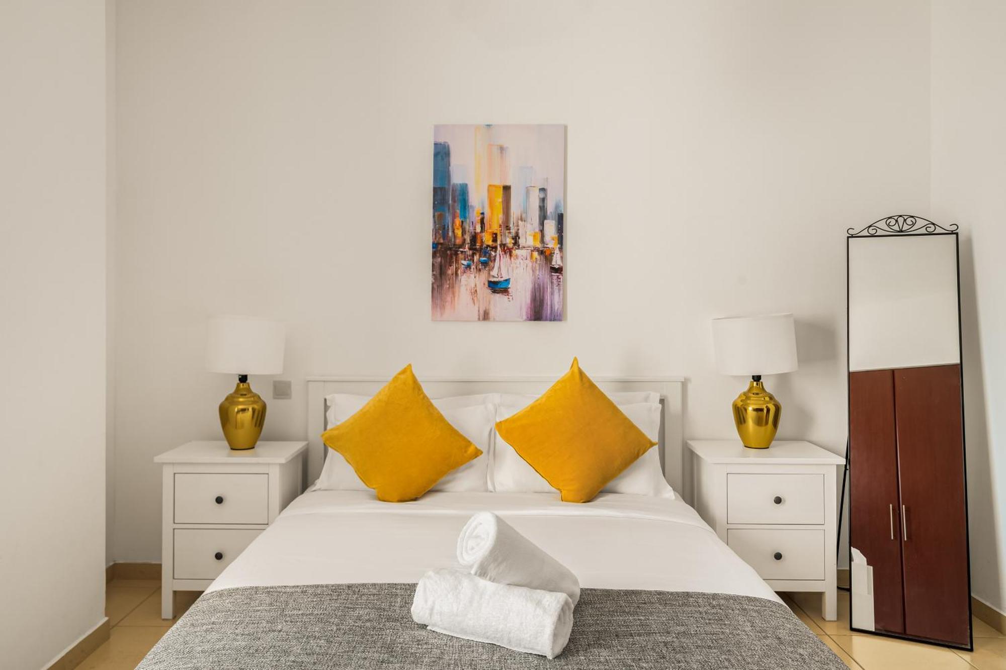 Beautiful 2br & 4br On Jbr Beach, Walking Distance To Bluewaters Island - By Sunkissed Homes Apartment *