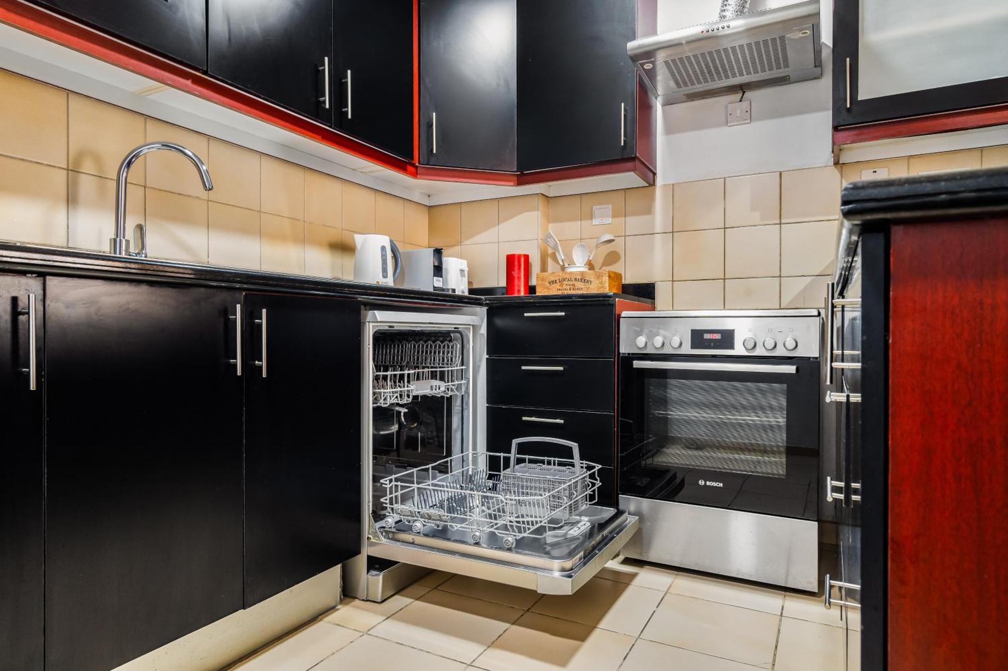 Apartment Beautiful 2br & 4br On Jbr Beach, Walking Distance To Bluewaters Island - By Sunkissed Homes Dubai
