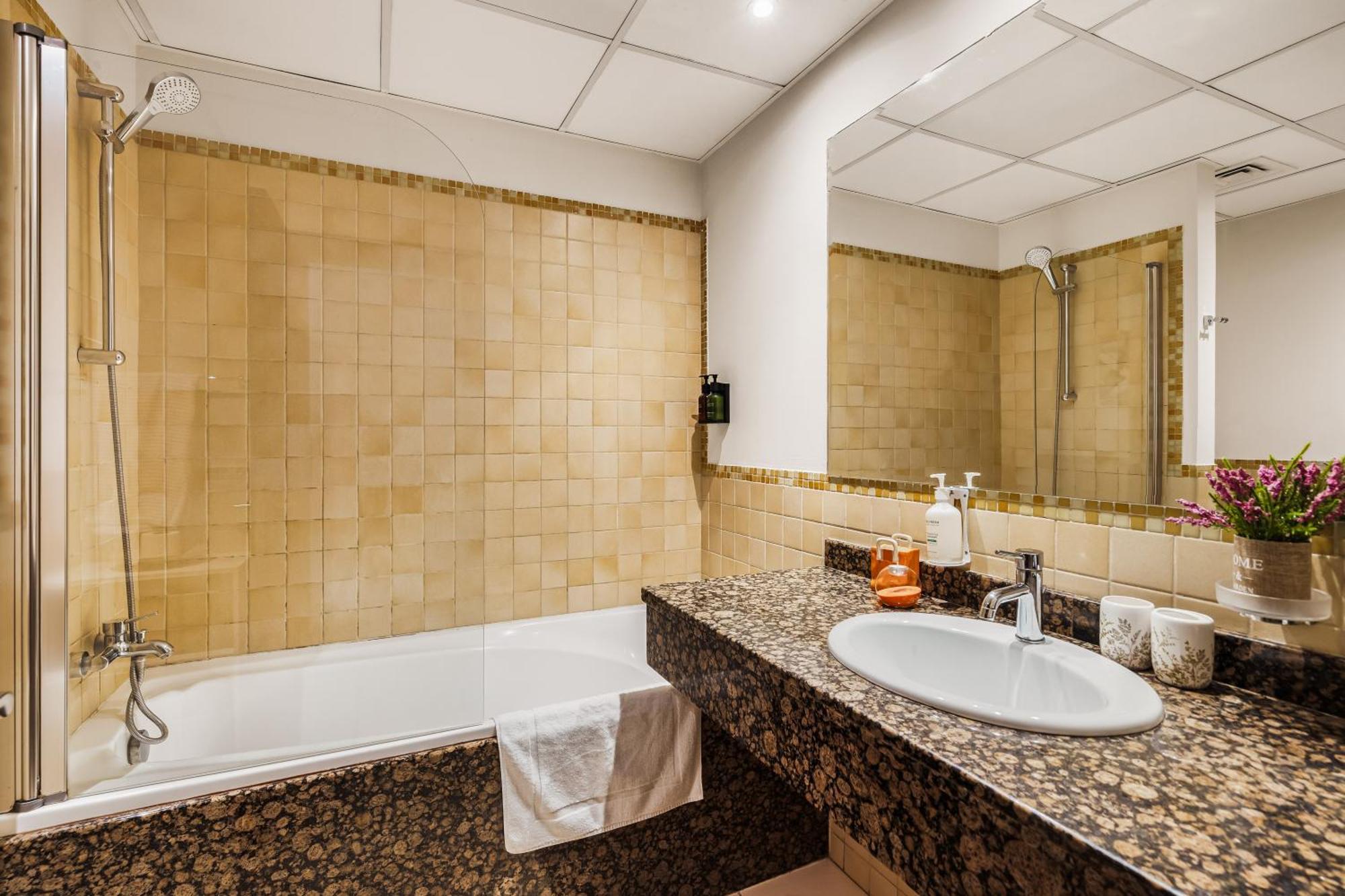 Apartment Beautiful 2br & 4br On Jbr Beach, Walking Distance To Bluewaters Island - By Sunkissed Homes *