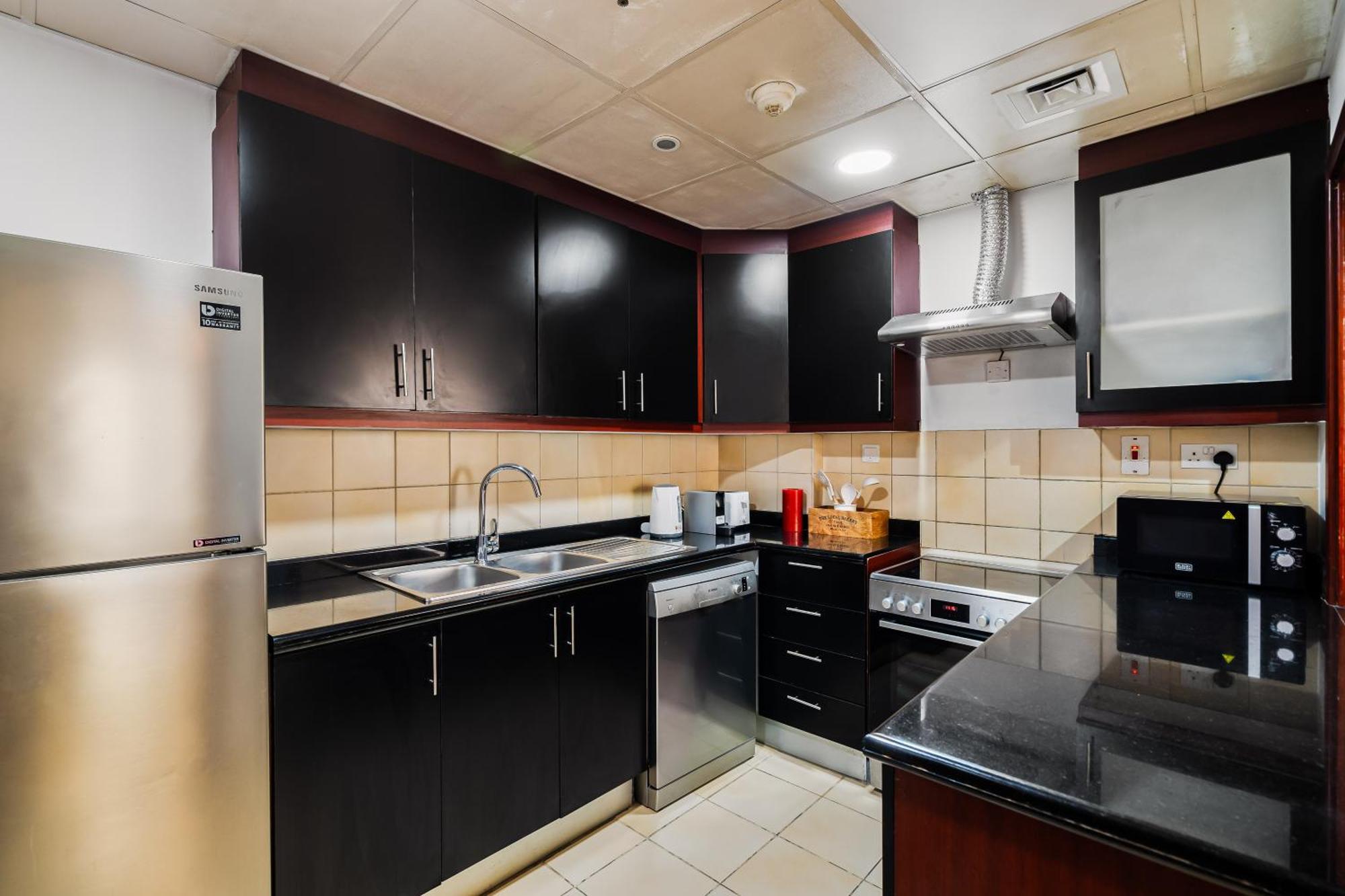 Apartment Beautiful 2br & 4br On Jbr Beach, Walking Distance To Bluewaters Island - By Sunkissed Homes *