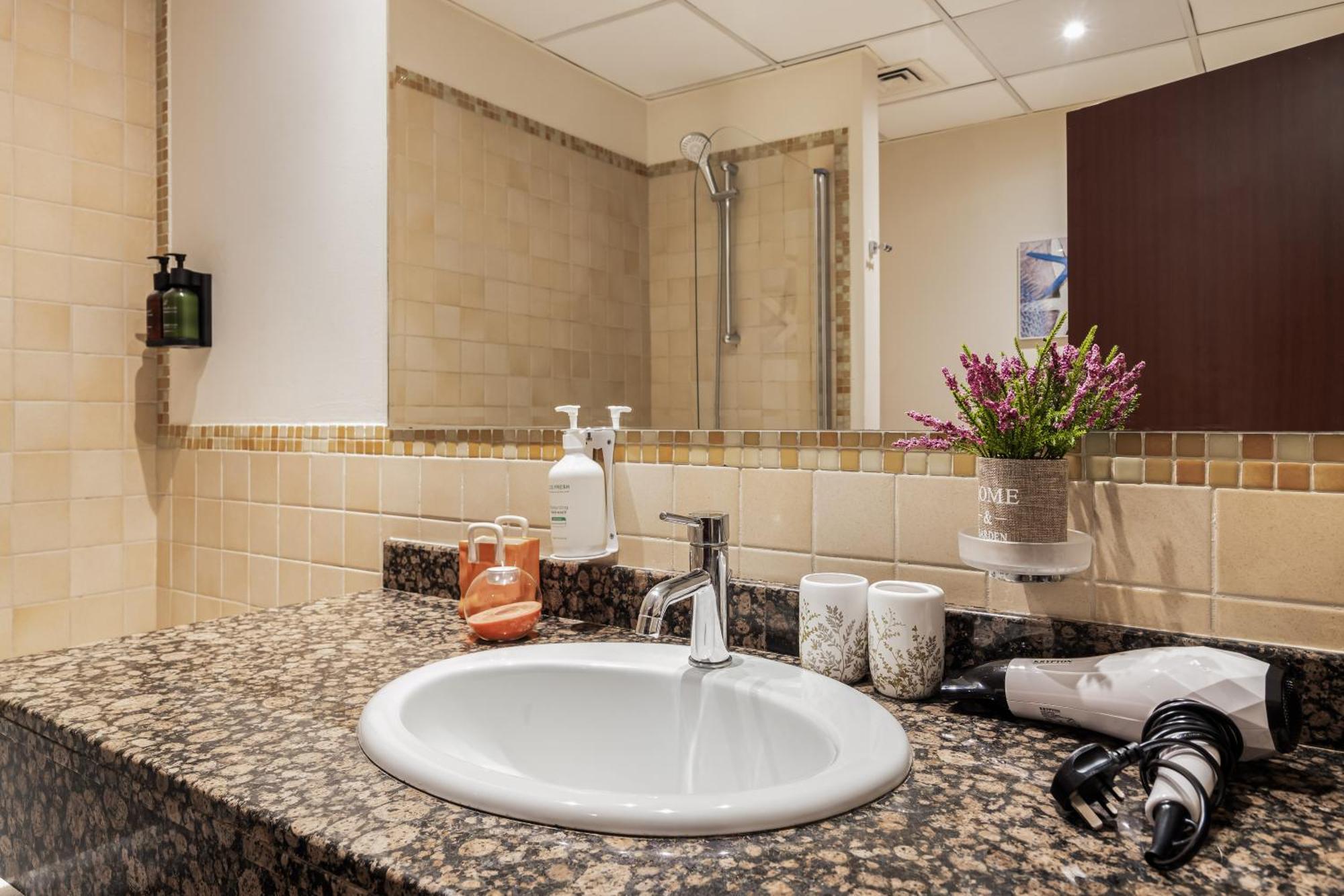 Beautiful 2br & 4br On Jbr Beach, Walking Distance To Bluewaters Island - By Sunkissed Homes