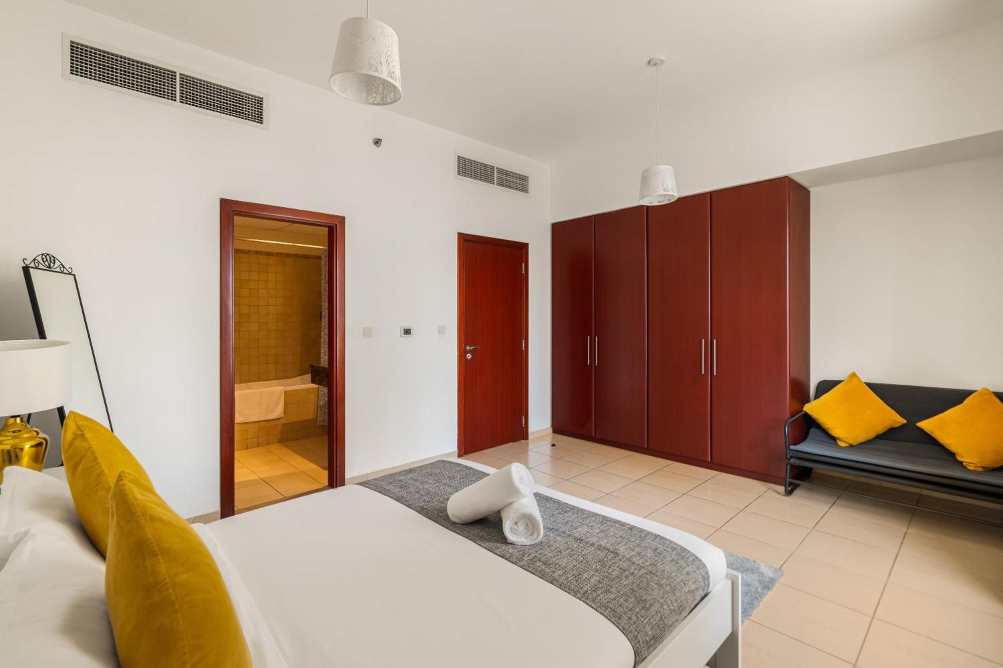 Beautiful 2br & 4br On Jbr Beach, Walking Distance To Bluewaters Island - By Sunkissed Homes Apartment Dubai