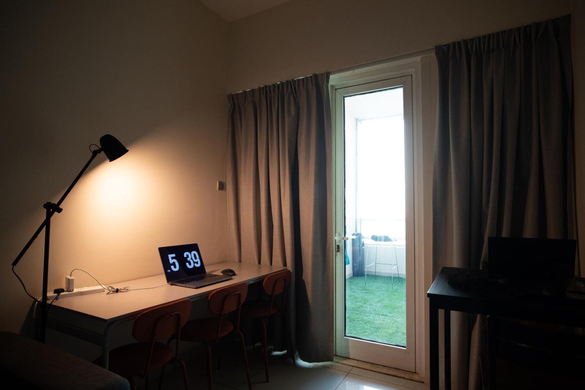 Dhostels - Marina Palm View Dubai