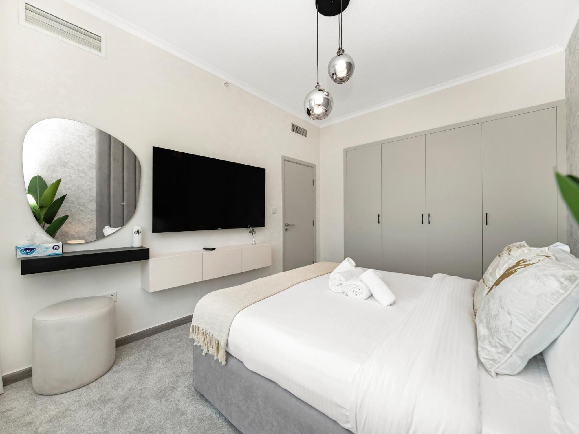 Apartment Luxe 4 Bedroom I Burj Khalifa & Fountain Views I Free Gym, Pool, Parking, Wi-fi And Ps5 I By Skyline Serenity Dubai