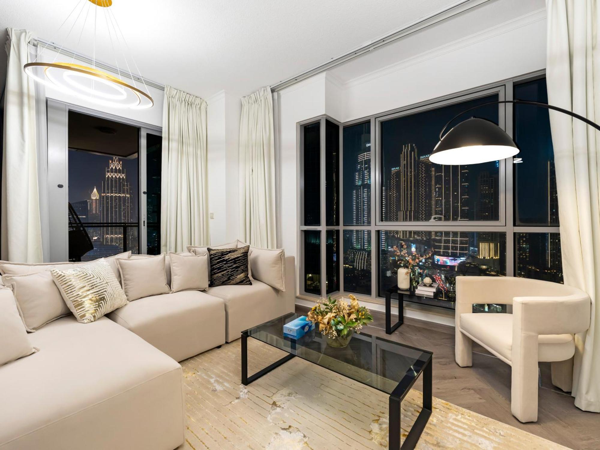 Luxe 4 Bedroom I Burj Khalifa & Fountain Views I Free Gym, Pool, Parking, Wi-fi And Ps5 I By Skyline Serenity