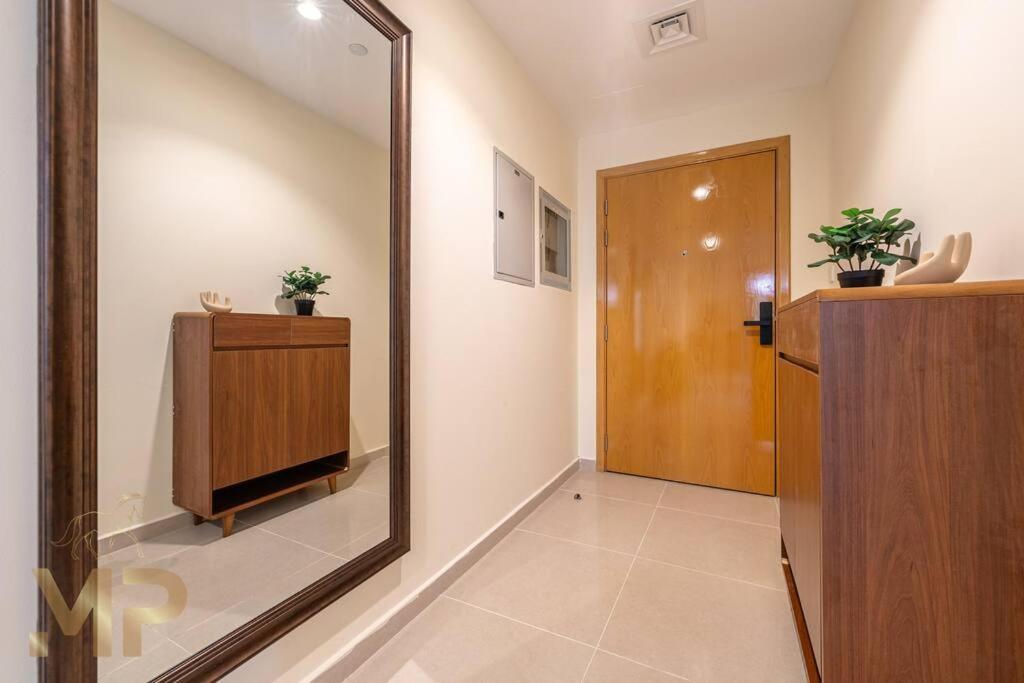 Marco Polo - With Garden, Spacious, Newly Furnished Apartamento