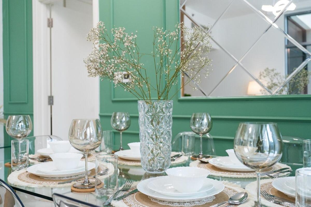 Daire Bright And Chic 2-bedrooms In Downtown Near Burj Khalifa And Mall!