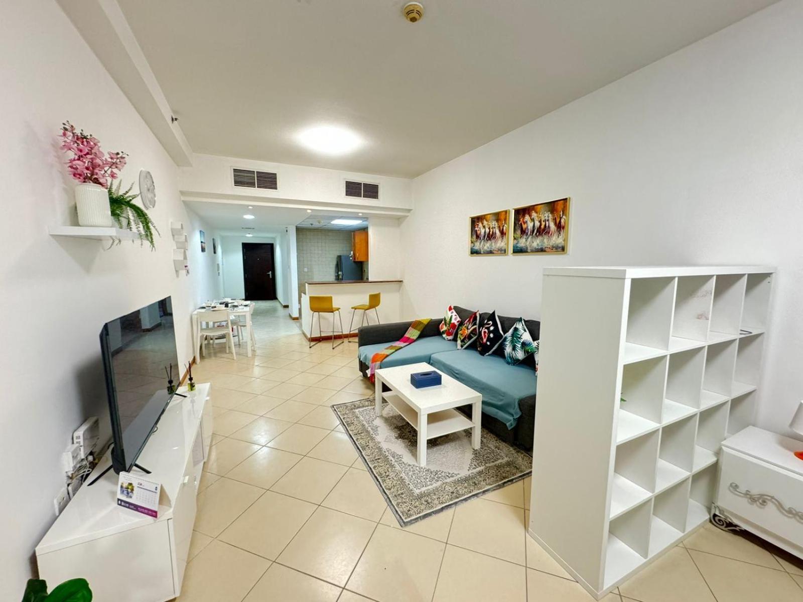 Apartment Spacious In Marina Close To Metro And