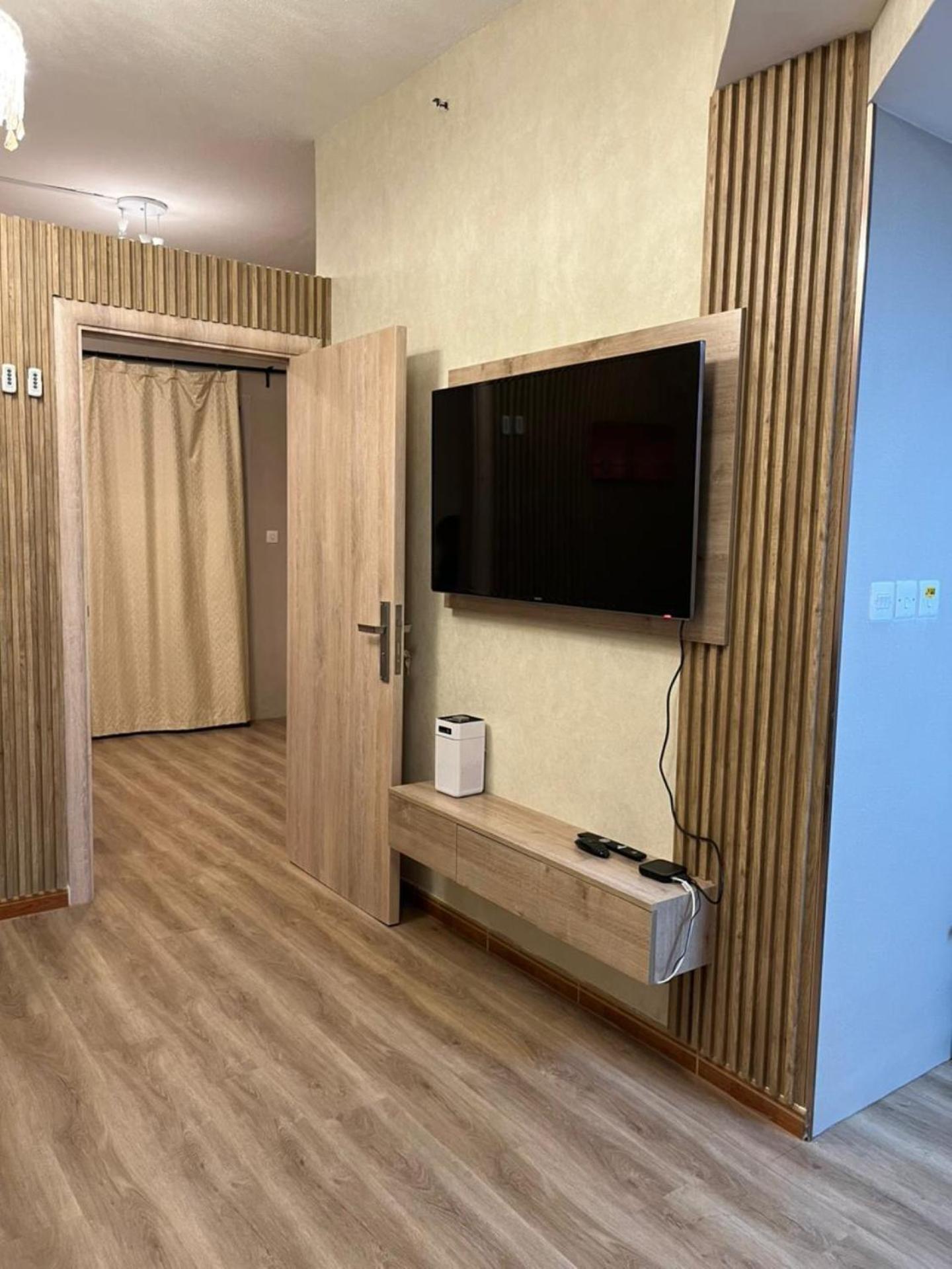 Newly Renovated One Bed D2-1215 *
