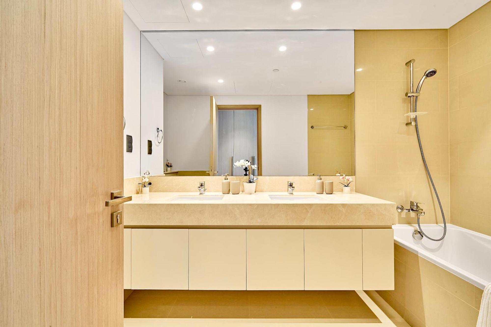 Majestic Act 2bedroom Boulevard View Apartment *
