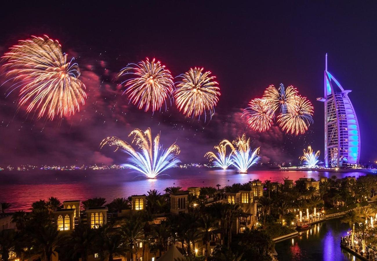 Angel Packers With Seaview In Marina Walk * Dubai