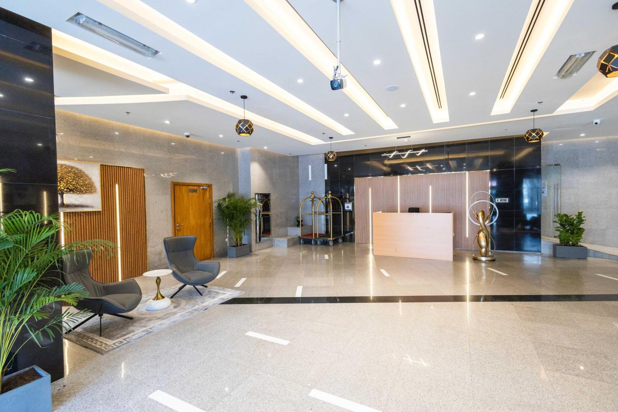 Burj Al Nujoom Downtown, Mall, Fountain Views & Burj Khalifa Apartment *