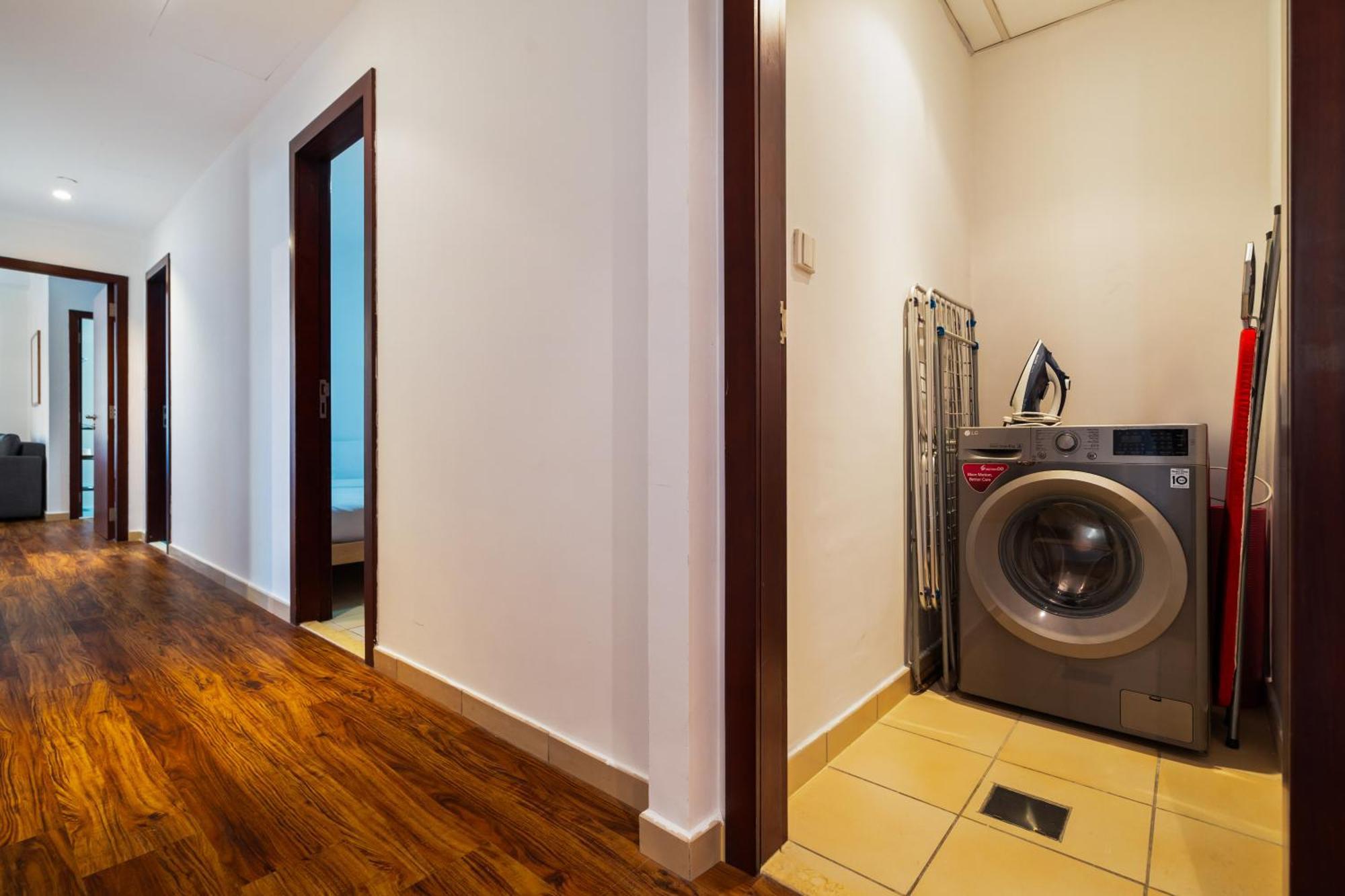 Daire Specious 5br Maid On Jbr Prime Location! Walk To The Mall, Dining & Entertainment - By Sunkissed Homes