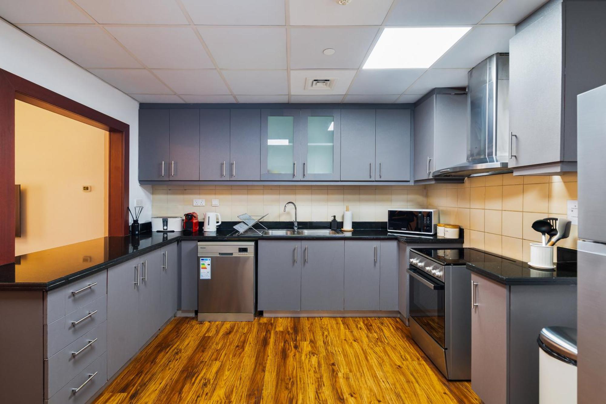 Specious 5br Maid On Jbr Prime Location! Walk To The Mall, Dining & Entertainment - By Sunkissed Homes * Dubai