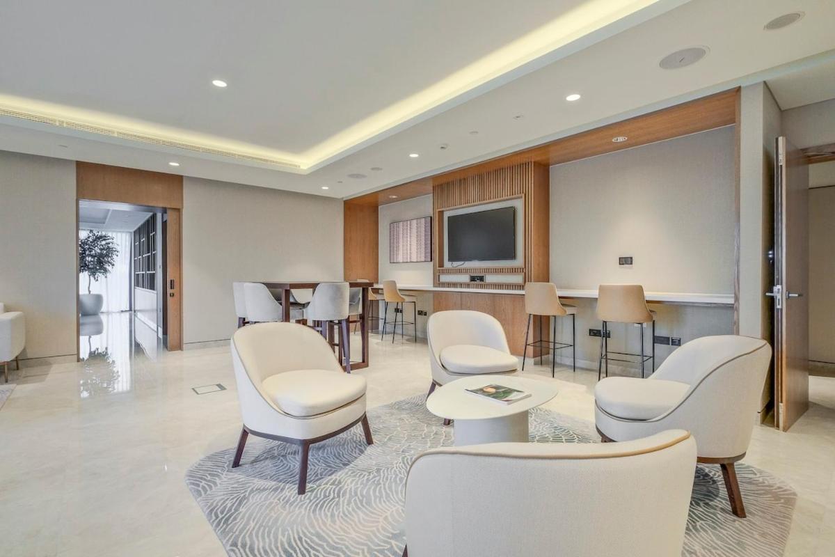 Graceful 2-bedrooms Near Burj Khalifa And Mall! * Dubai