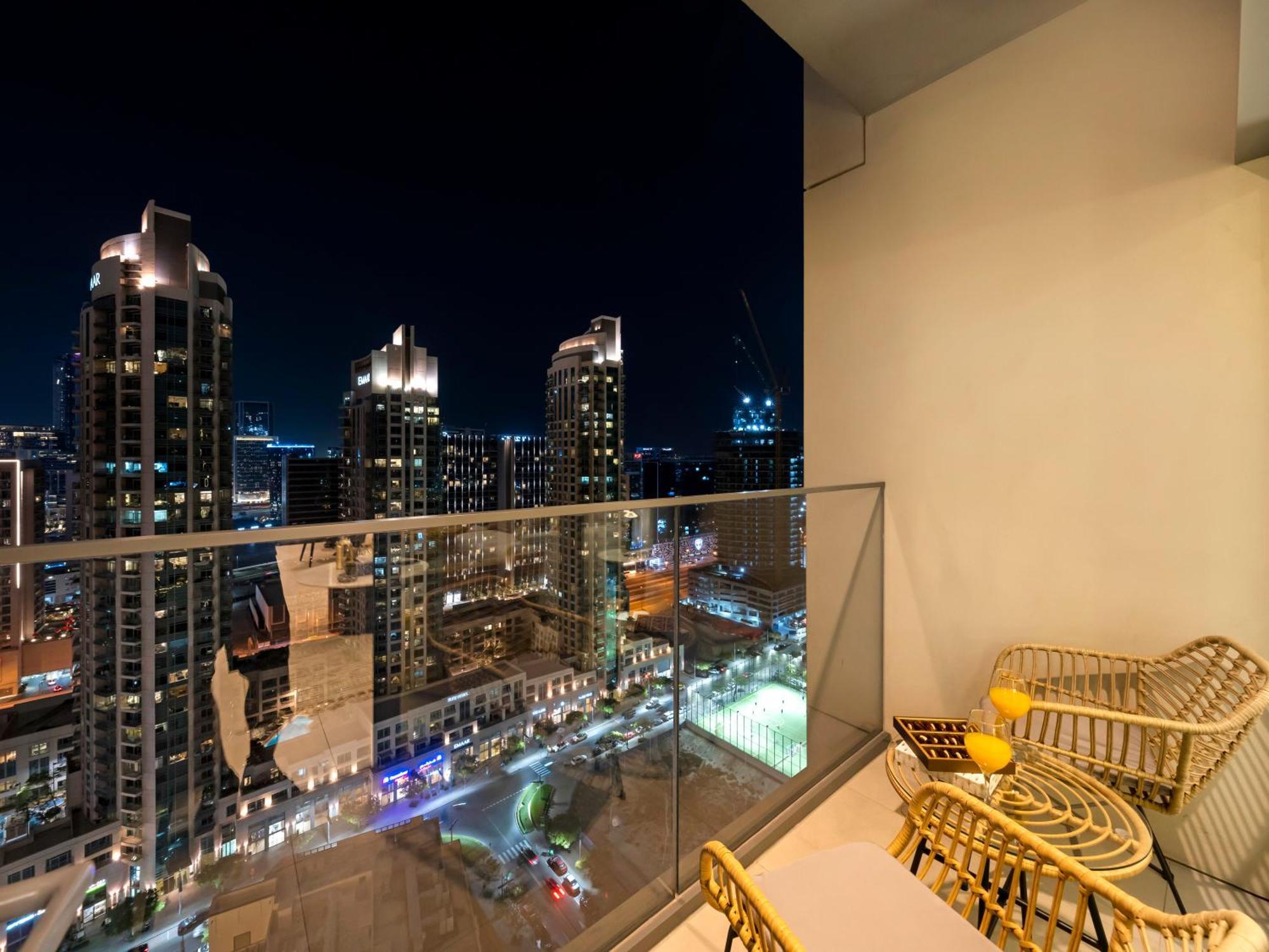 Al-fannan At Burj Royale - Best Downtown City View - Brand New Luxury 1 Bedroom Apartment