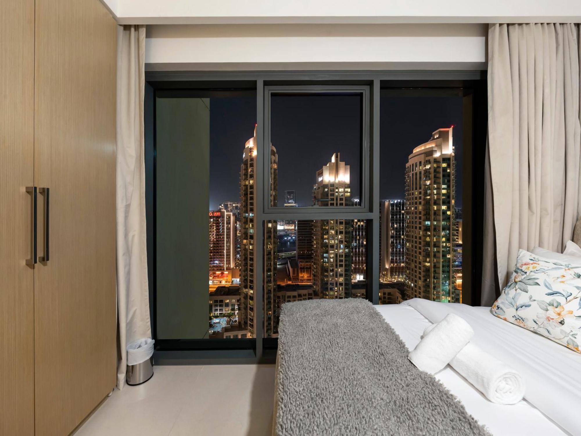 Al-fannan At Burj Royale - Best Downtown City View - Brand New Luxury 1 Bedroom Dubai