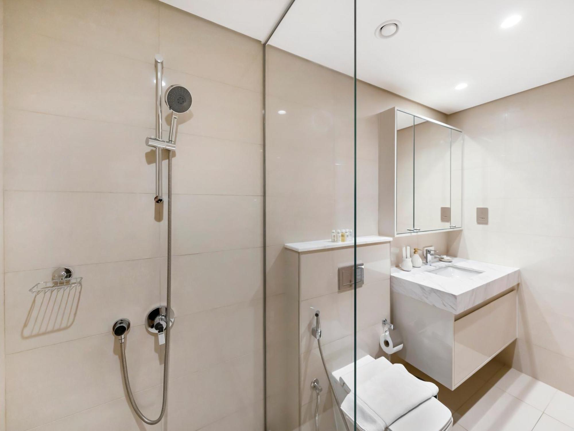 Al-fannan At Burj Royale - Best Downtown City View - Brand New Luxury 1 Bedroom Apartment