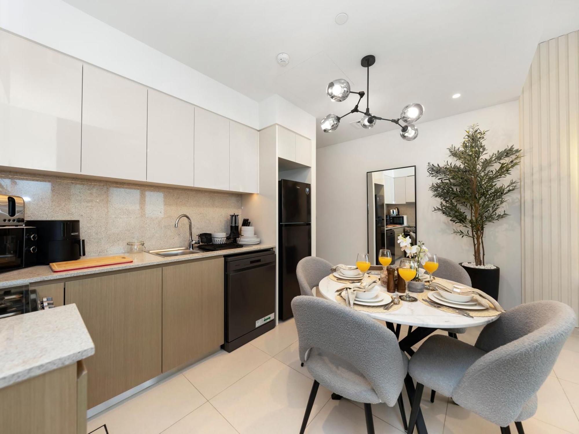 Apartment Al-fannan At Burj Royale - Best Downtown City View - Brand New Luxury 1 Bedroom *