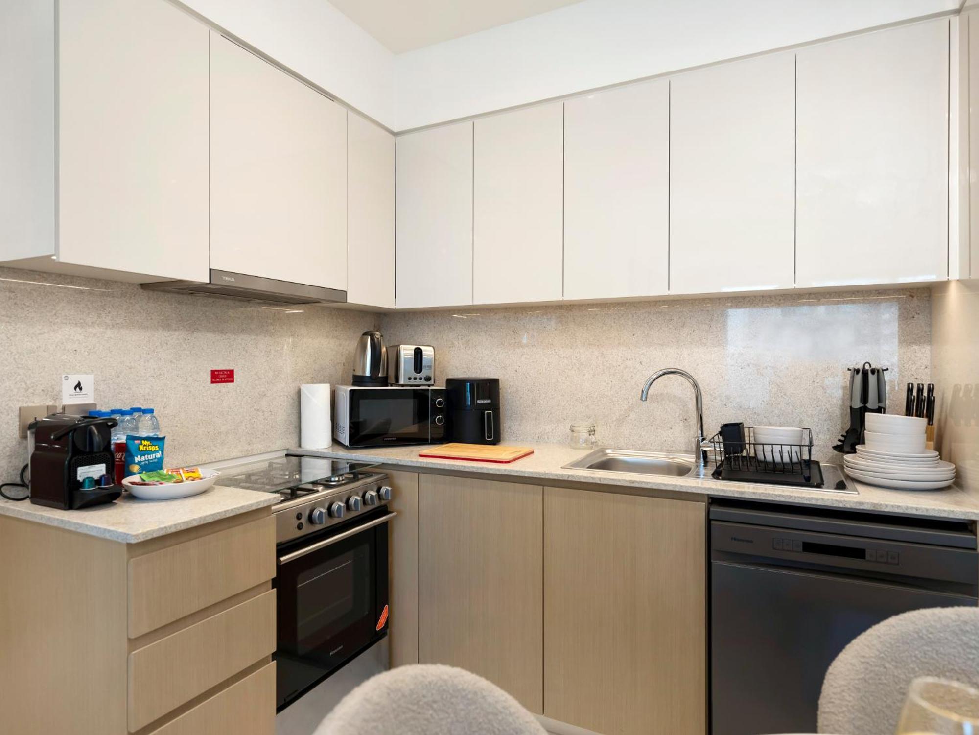 Al-fannan At Burj Royale - Best Downtown City View - Brand New Luxury 1 Bedroom Apartment