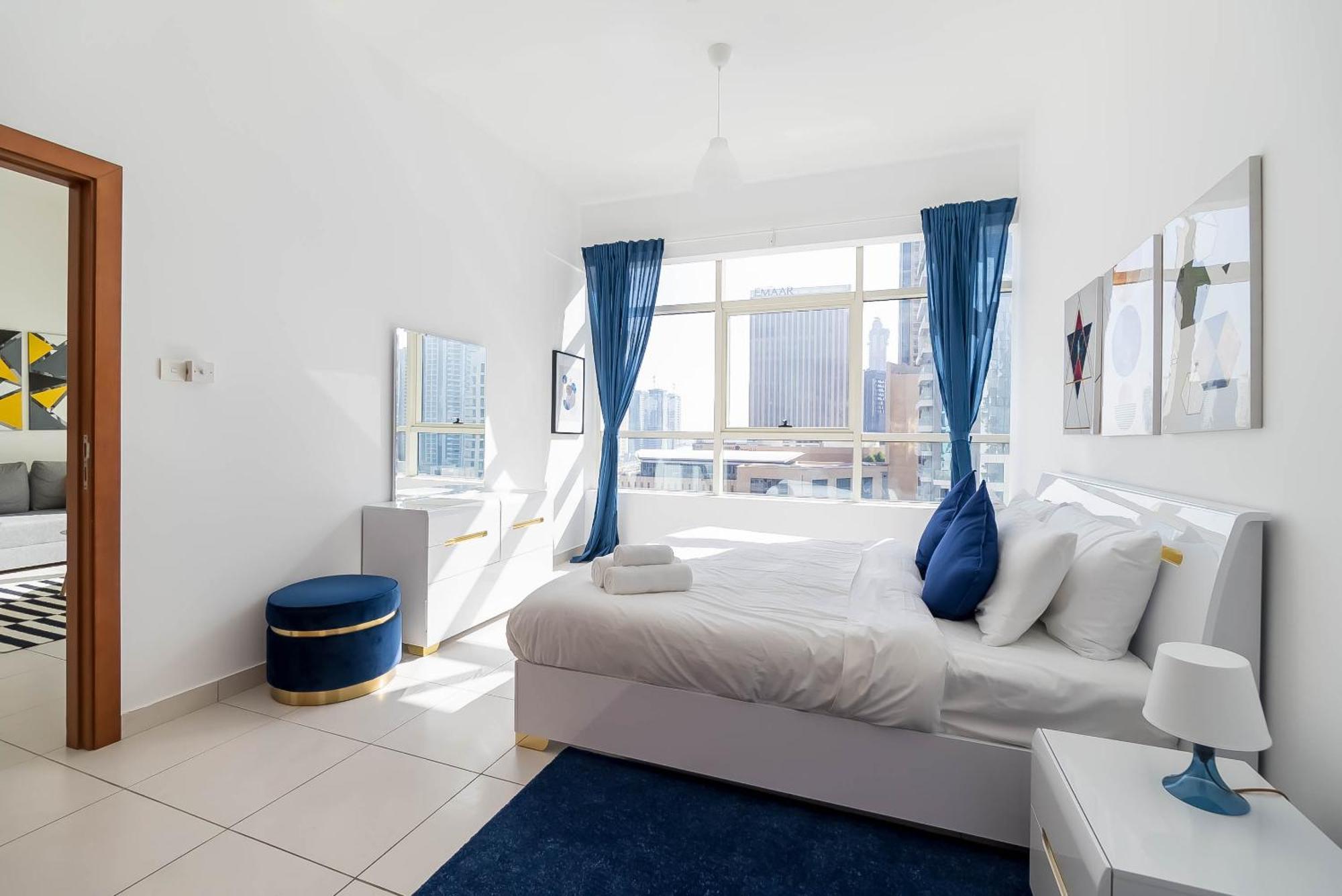 Inviting 1br In Marina