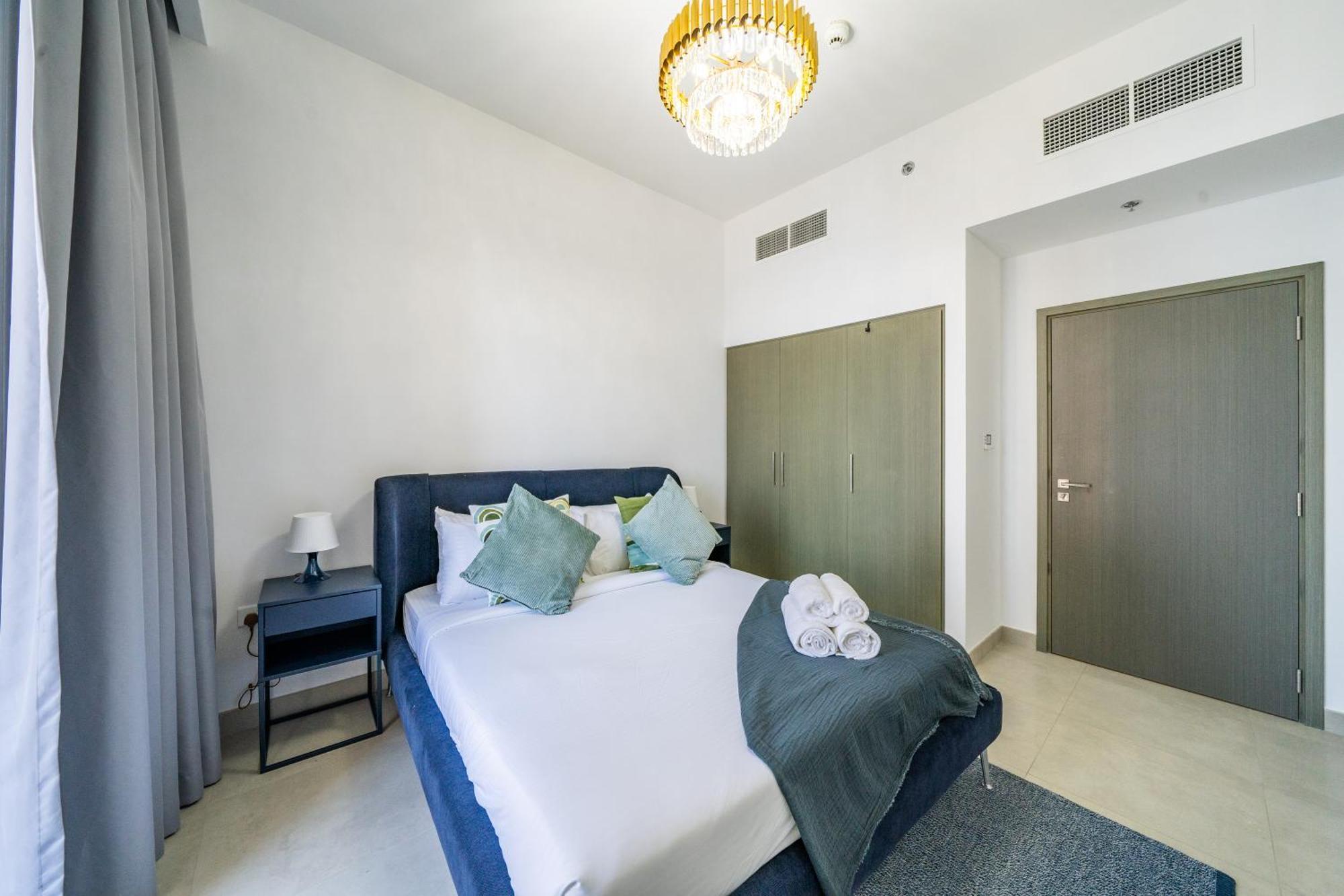 Homes Beyond I 2 Bedroom With Panoramic Creek View Apartment