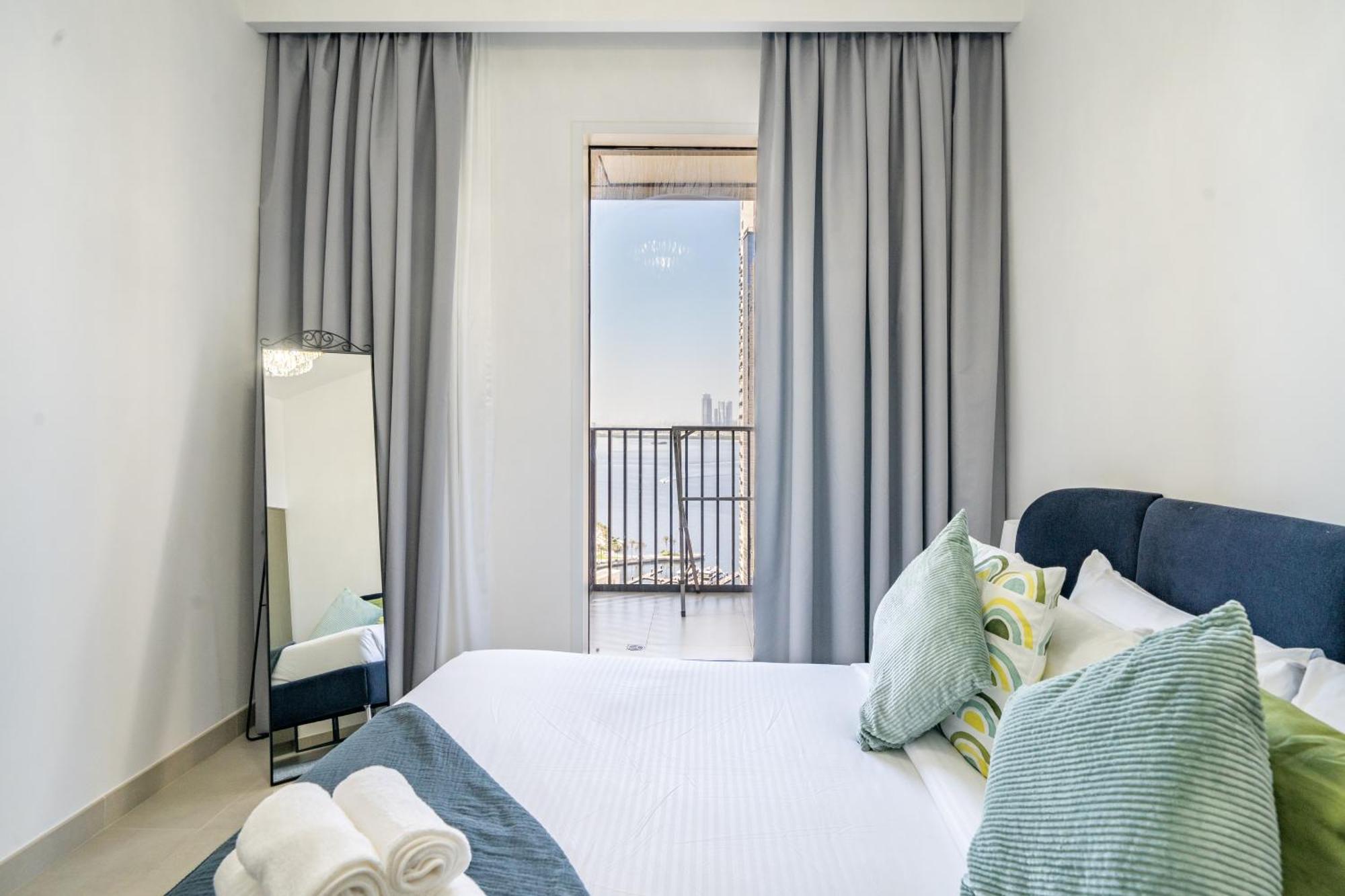 Homes Beyond I 2 Bedroom With Panoramic Creek View Apartment *