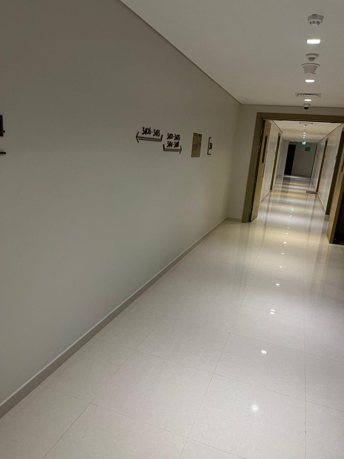 Very Spacious 2 Bedroom Modern Comfort In The Heart Of Apartment *