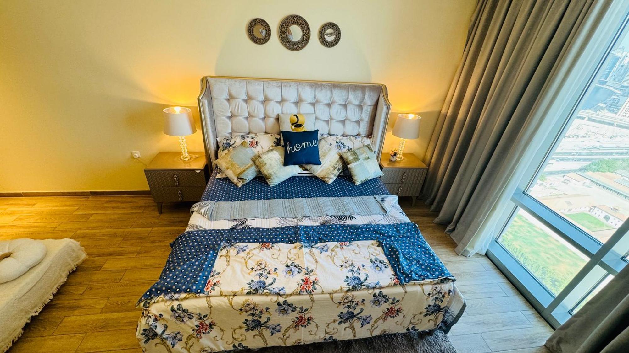 Very Spacious 2 Bedroom Modern Comfort In The Heart Of Apartment